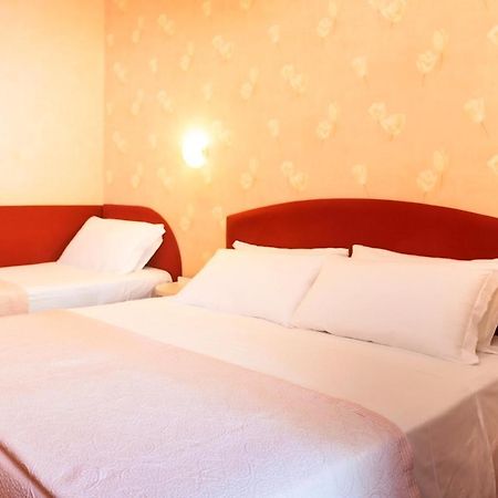 Hotel Souvenir ベラーリア・イジェア・マリーナ エクステリア 写真